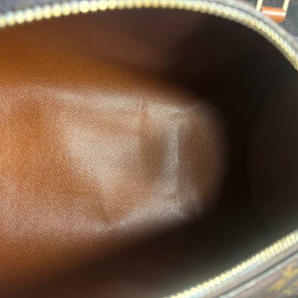 Louis Vuitton Papillon 30 Handbag - Picture 7 of 9